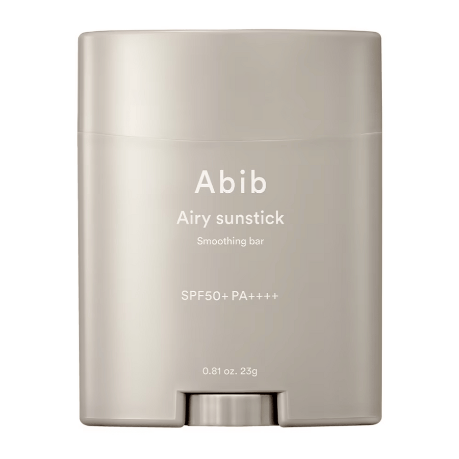 Bilden visar en beige solskyddsstick från Abib med texten "Airy Sunstick Smoothing Bar" och solskyddsfaktor SPF50+ PA++++, perfekt för dagligt skydd mot UV-strålar.