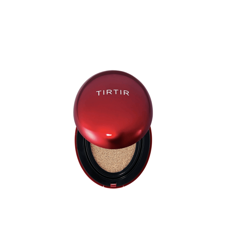 Detta är en bild av TIRTIRs Mask Fit Red Cushion. En elegant och stilfull cushion foundation som ger en jämn täckning och en strålande finish.
