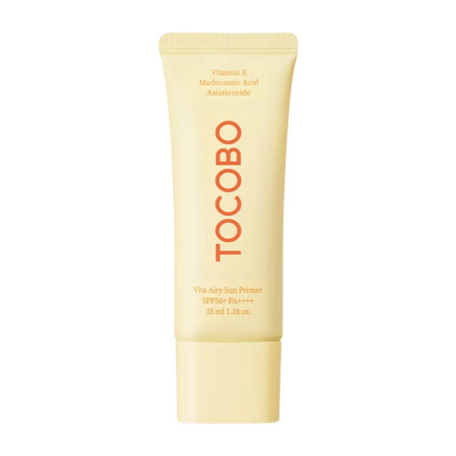 TOCOBO Vita Airy Sun Primer kombinerar SPF50+ med primerfunktion. Innehåller vitamin E och madecassoside för att lugna, skydda och ge jämn finish.