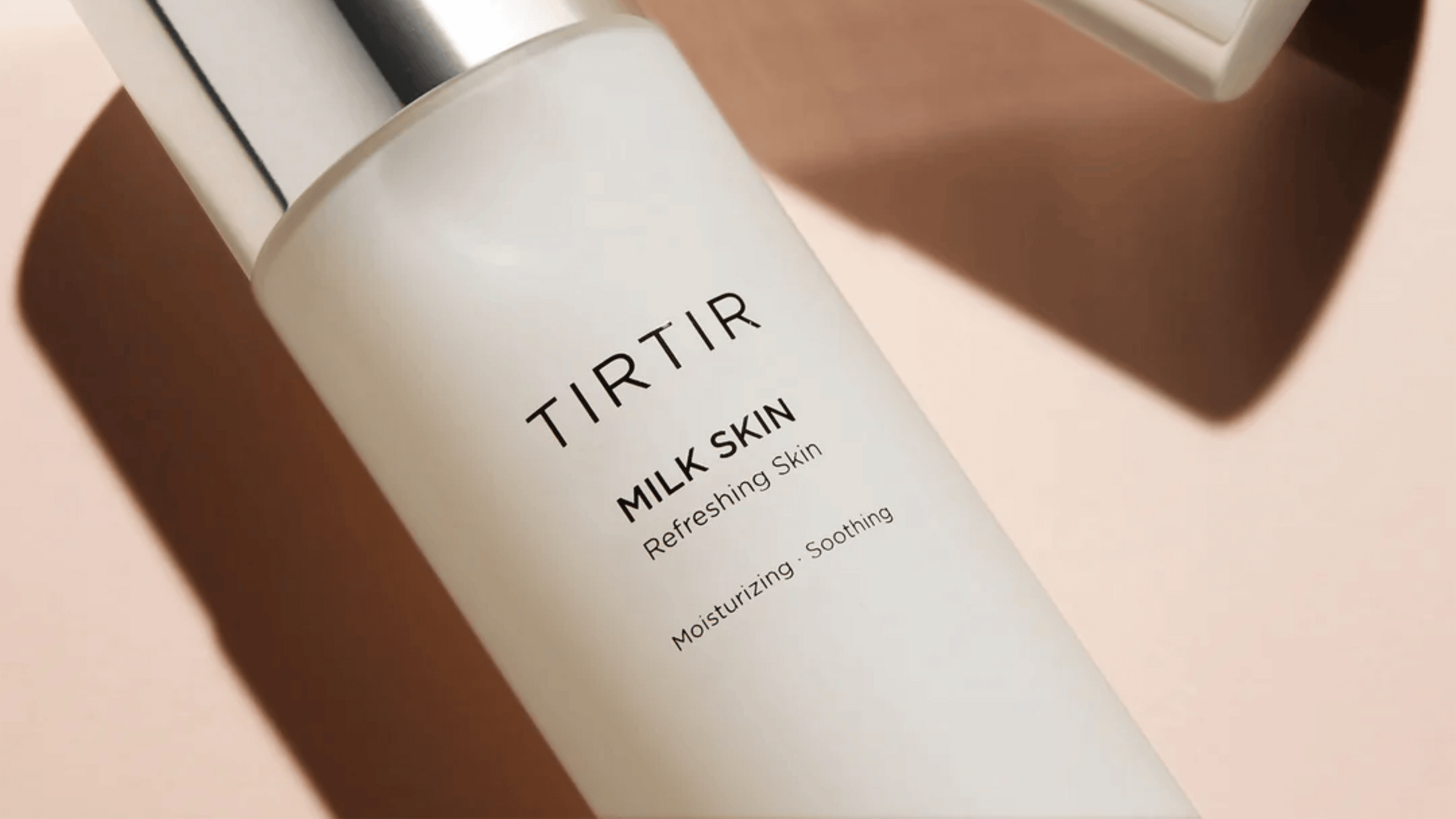 En bild av TIRTIRs "MILK SKIN" hudvårdsprodukt, som framhävs som uppfriskande och återfuktande.
