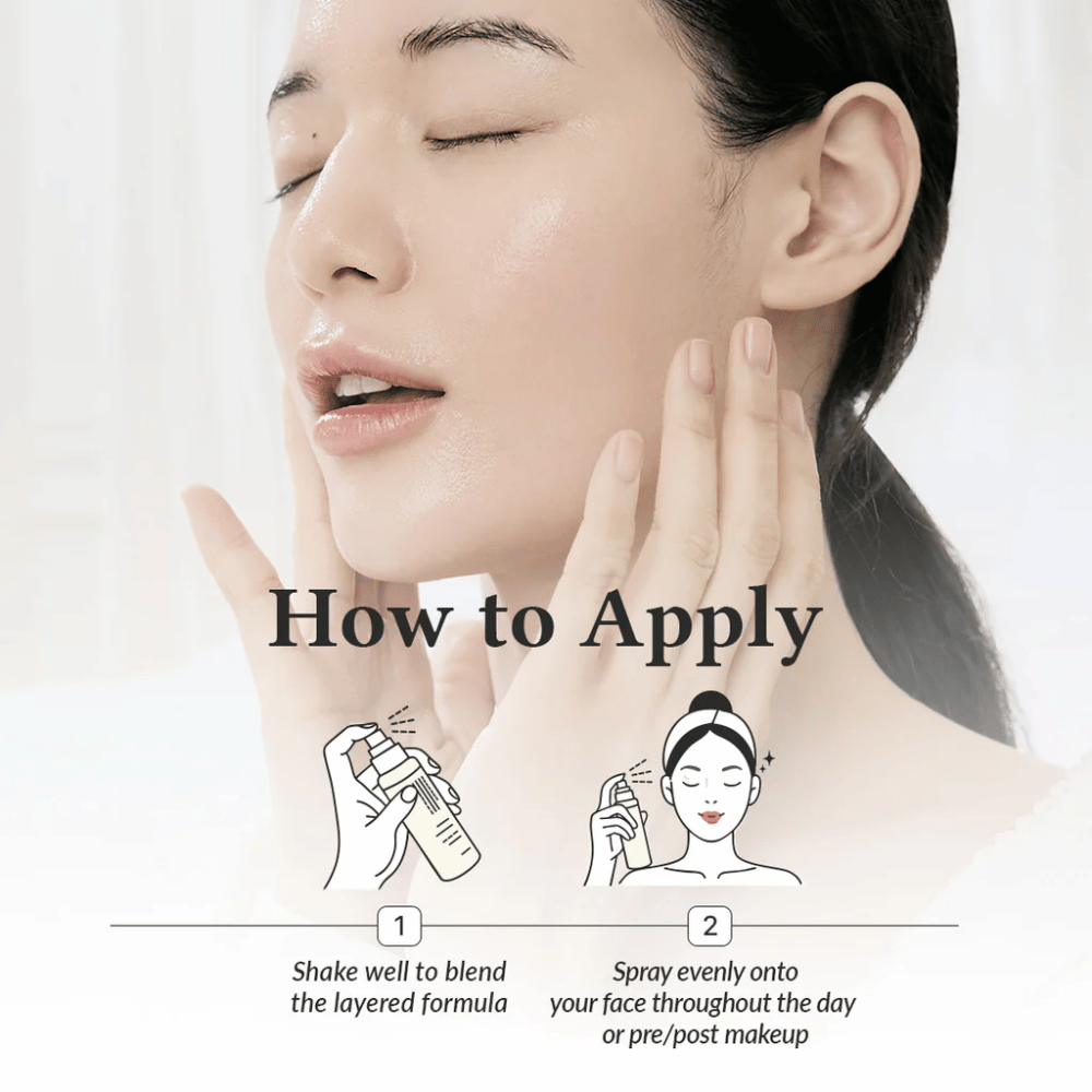 Hur man applicerar Dr. Althea 345 Relief Cream Mist, där modellen sprayar ansiktet för jämn återfuktning före och efter makeup med en finfördelad mist.