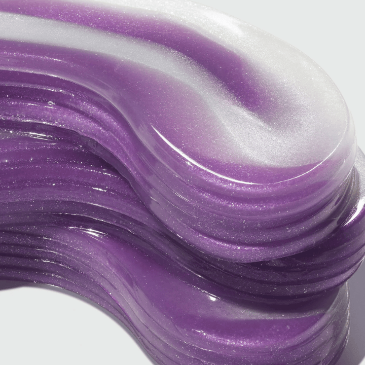 Närbild av flerskiktad hydrogel i 360° Shot PDRN Glowing Eye Patch som illustrerar fuktbindande struktur och elasticitetsgivande formula.