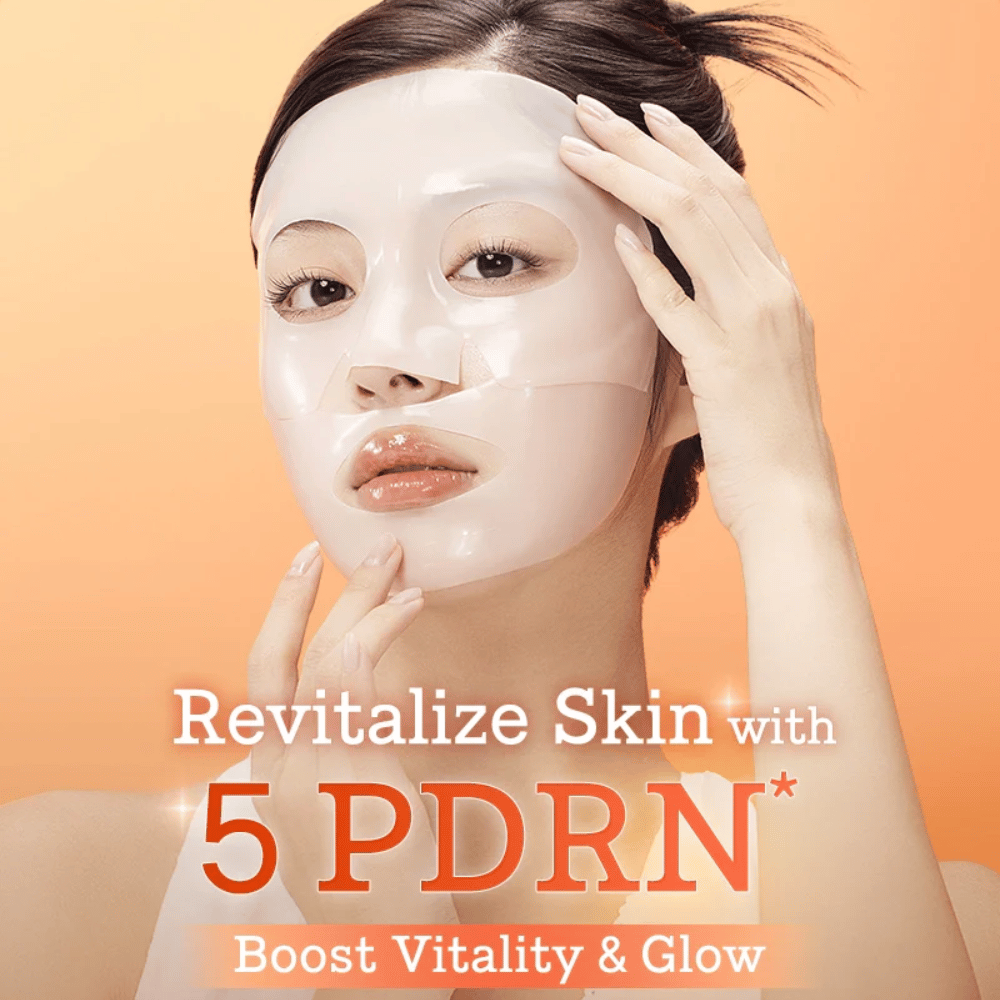 COSRX 5 PDRN Hyaluronic Acid Vital Hydrating Hydrogel Mask applicerad på ansiktet för revitaliserad hud, ökad lyster och intensiv återfuktning