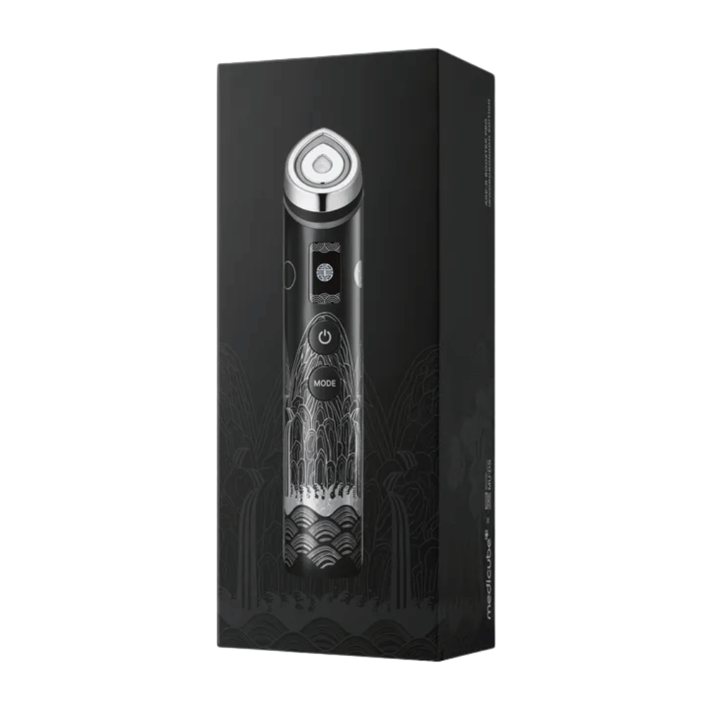 Medicube AGE-R Booster Pro APEC Edition ansiktsapparat som stimulerar huden, ökar upptaget av serum och ger fastare, mer strålande hud.