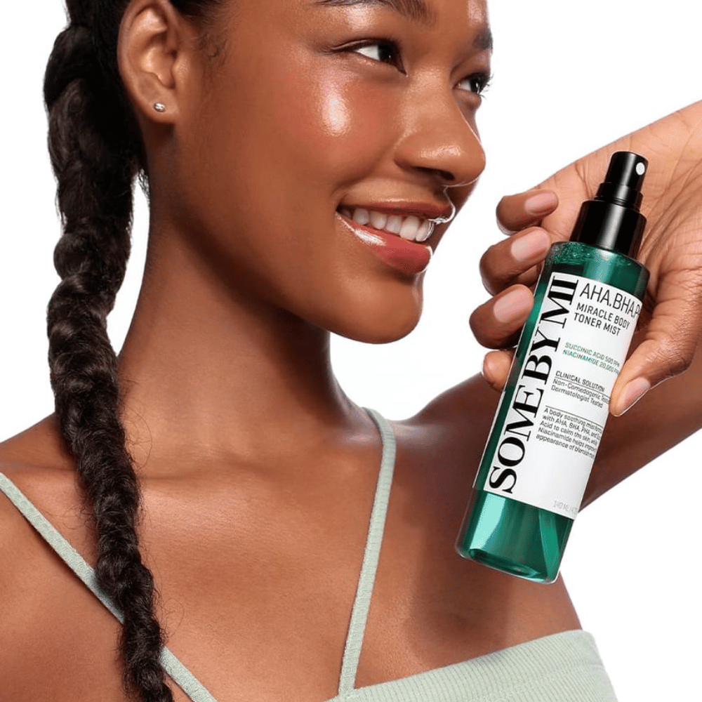 Some By Mi AHA BHA PHA Miracle Body Toner Mist hudvård – kroppsspray som hjälper till att vårda huden, minska orenheter och ge en fräsch känsla.