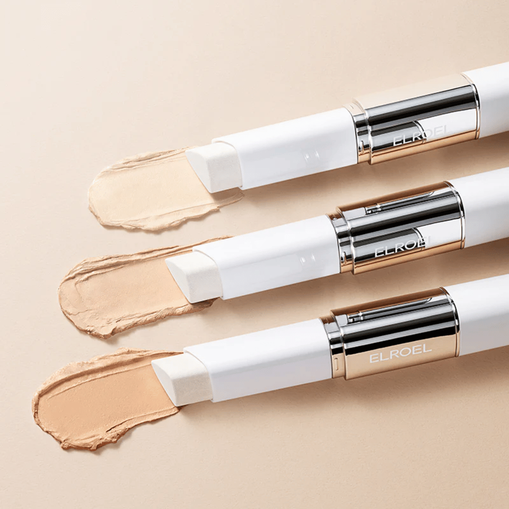 ELROEL Blanc Cover Cream Stick concealer med inbyggd borste, flera sticks uppradade som visar produktens design och applicering.