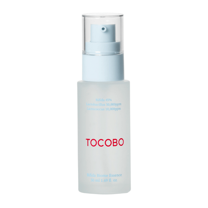 TOCOBO Bifida Biome Essence i en frostad pumpflaska med ljusblå topp och transparent lock. Text på flaskan visar att den innehåller 45 % Bifida, Lactobacillus och Lactococcus, 50 ml.

