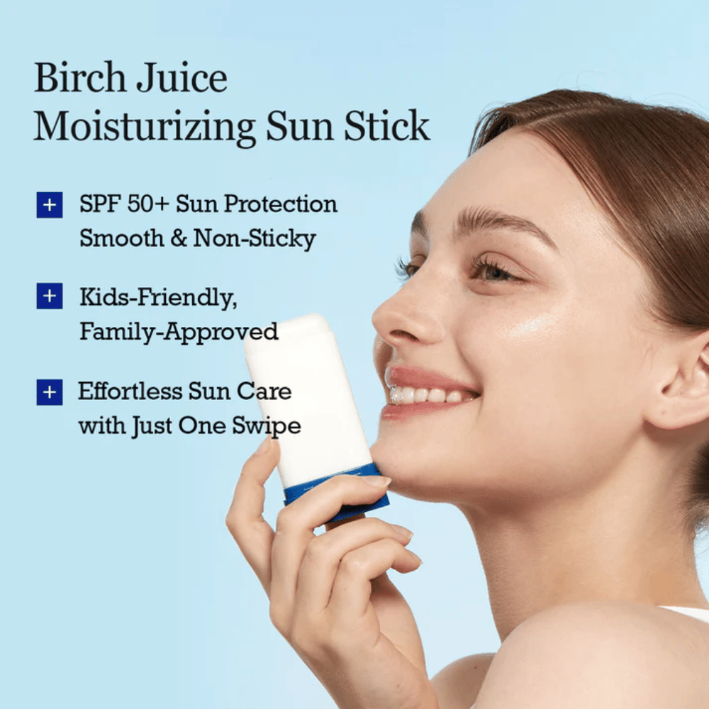 Person applicerar ROUND LAB Birch Juice Moisturizing Sun Stick i ansiktet för smidigt, återfuktande solskydd