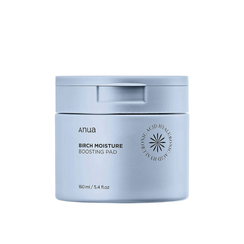 Produktbild av Anuas "Birch Moisture Boosting Pad", en återfuktande pad med 160 ml innehåll. Enkel, blå förpackning.