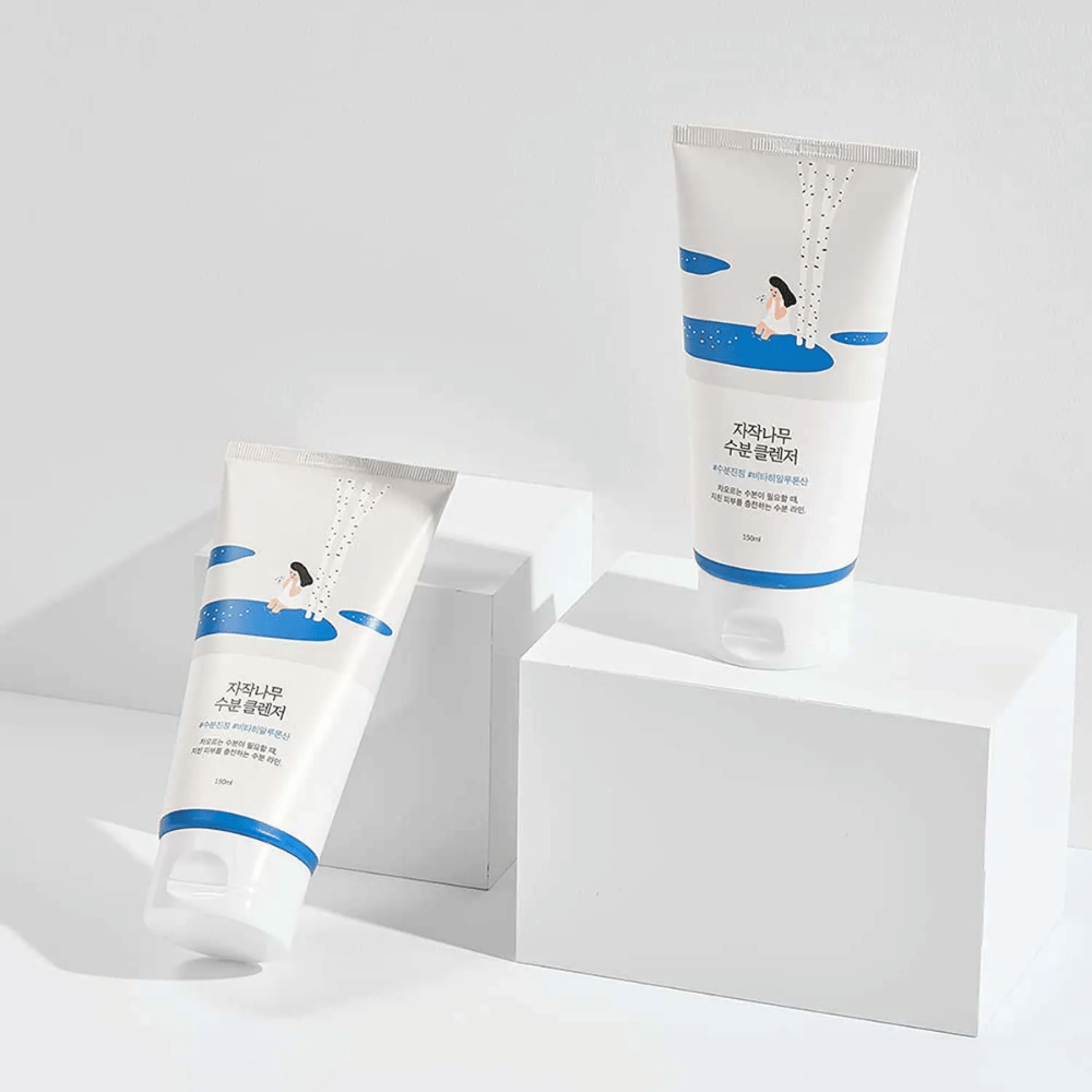 ROUND LAB Birch Juice Moisturizing Cleanser i två tuber på vit bakgrund, mild och återfuktande ansiktsrengöring med björksav som rengör skonsamt och passar alla hudtyper, även känslig hy.