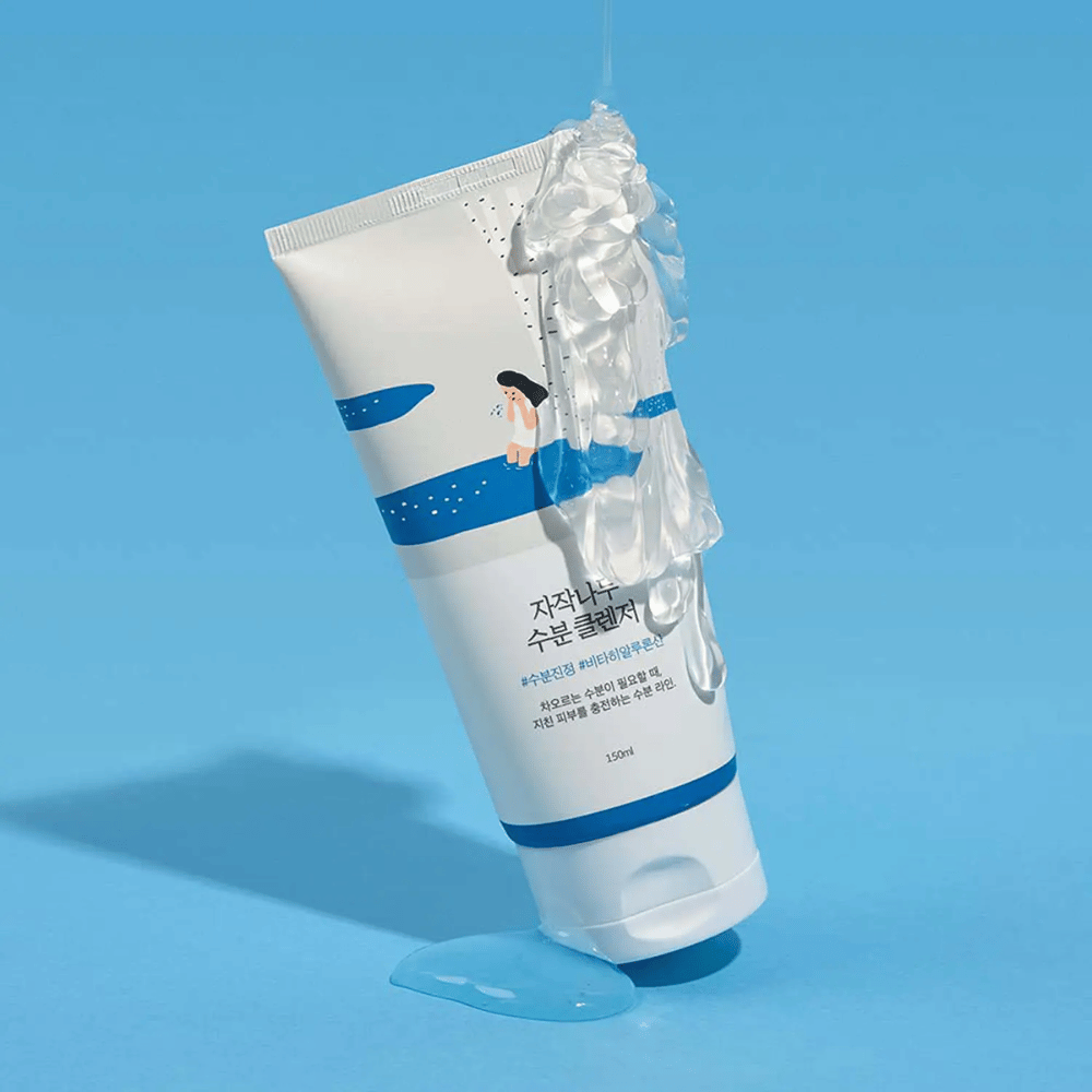 ROUND LAB Birch Juice Moisturizing Cleanser i tub med krämigt lödder, mild ansiktsrengöring med björksav som rengör skonsamt, återfuktar huden och bevarar hudens naturliga fuktbalans.