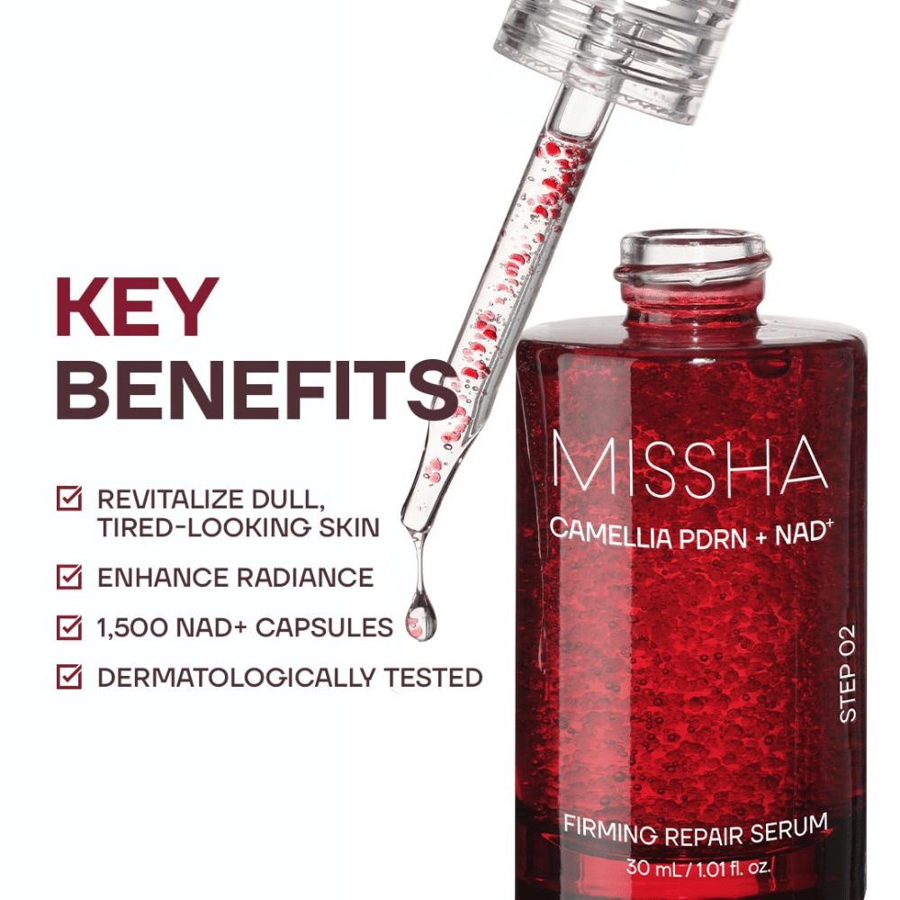 5. MISSHA Camellia PDRN NAD+ Firming Repair Serum – röd serumflaska med pipett och synliga kapslar samt produktens viktigaste fördelar