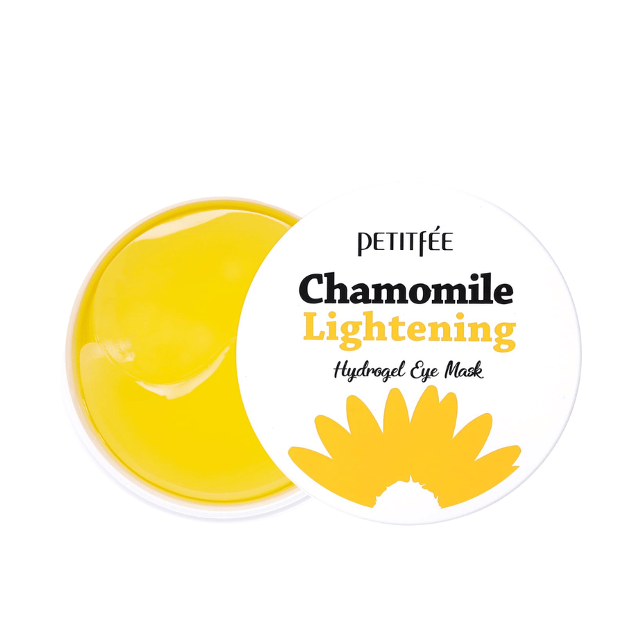 Frilagd produktbild av PETITFEE Chamomile Lightening Hydrogel Eye Mask med öppnad burk som visar de gula hydrogel-patchesen och den stilrena vita förpackningen.