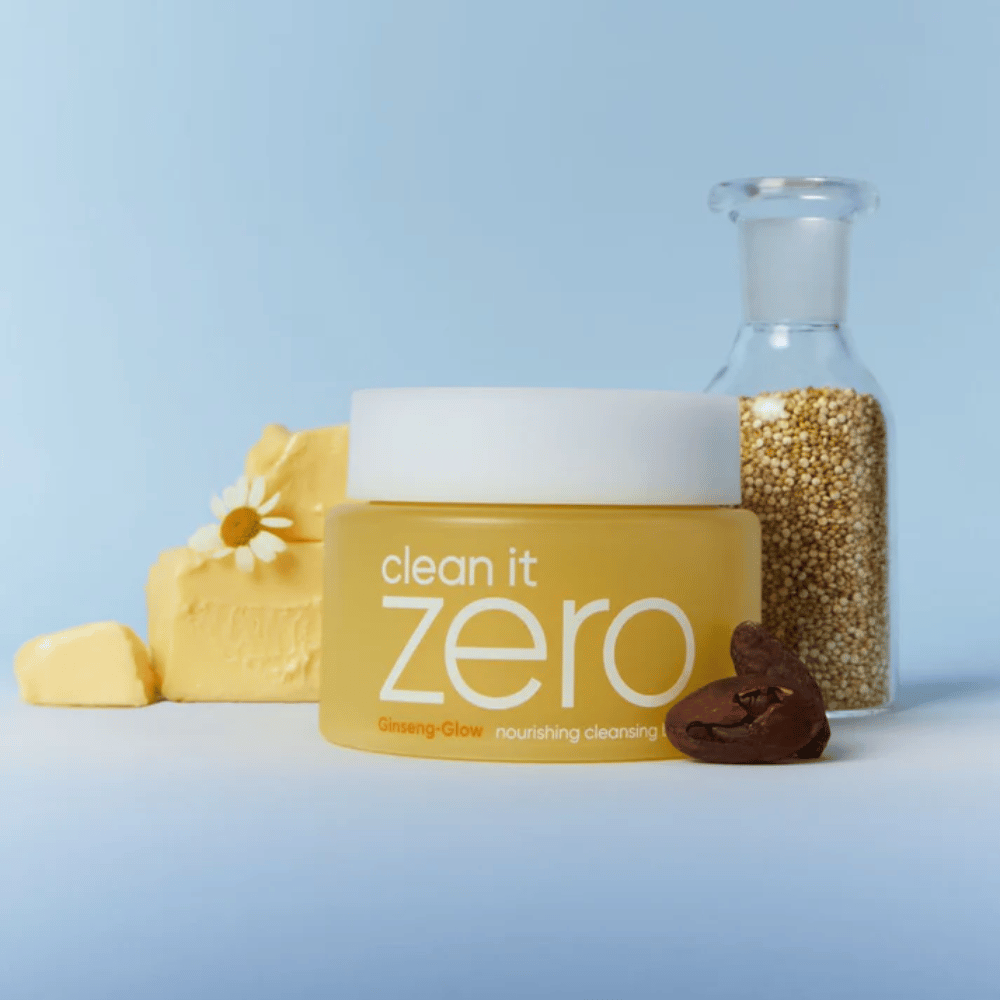Produktbild av Clean It Zero Ginseng-Glow Cleansing Balm med ingrediensinspiration som ginseng och närande oljor, en skonsam rengöringsbalm som smälter makeup och rengör huden utan att torka ut.