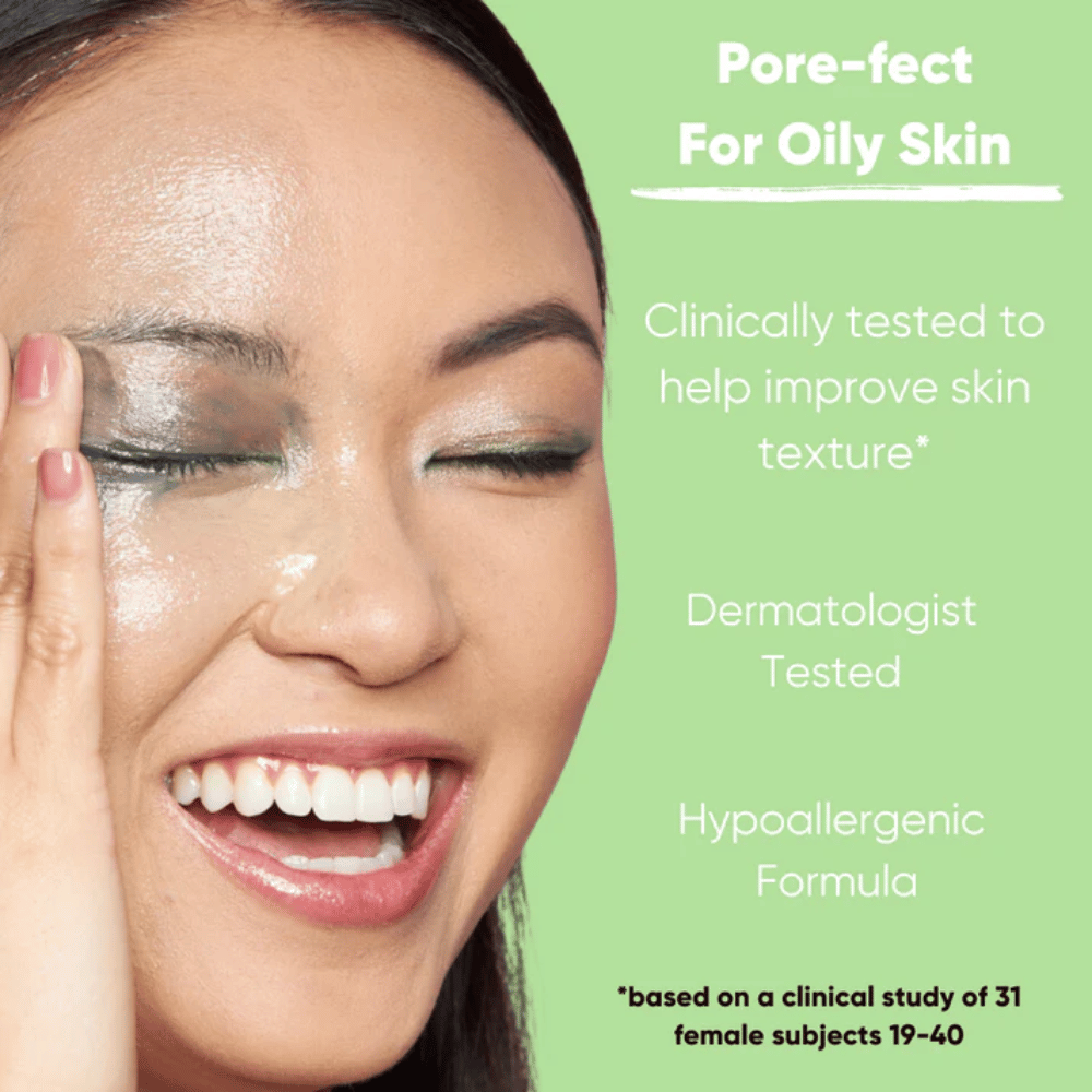 Modell med fräsch hud som visar effekten av Clean It Zero Pore Clarifying Cleansing Balm, kliniskt testad och hypoallergen formula som förbättrar hudens struktur och passar fet hud.