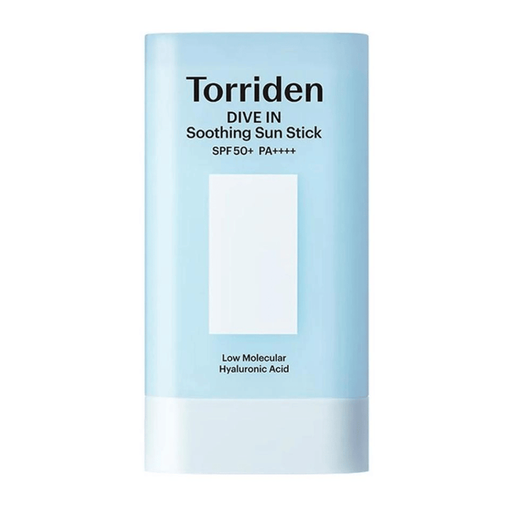 Torriden DIVE IN Soothing Sun Stick SPF50+ PA++++ med låg molekylvikt hyaluronsyra i ljusblå förpackning mot neutral bakgrund.