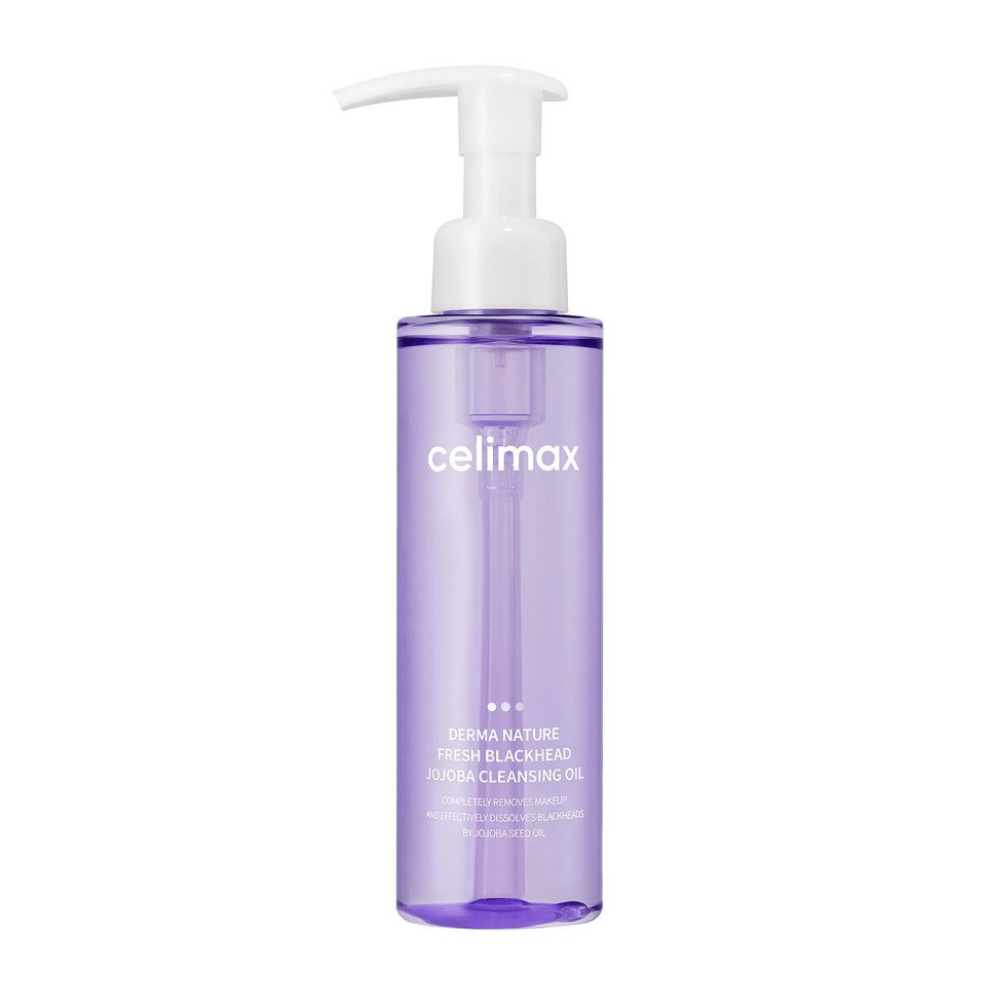 Flaska av Celimax Derma Nature Fresh Blackhead Jojoba Cleansing Oil i genomskinlig lila förpackning med vit pump, mot vit bakgrund.