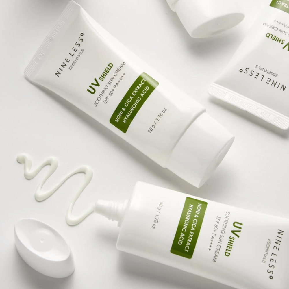 NINE LESS Essentials UV Shield Soothing Sun Cream SPF 50+ PA++++ med noni, cica och hyaluronsyra som återfuktar och skyddar huden mot UVA- och UVB-strålar.