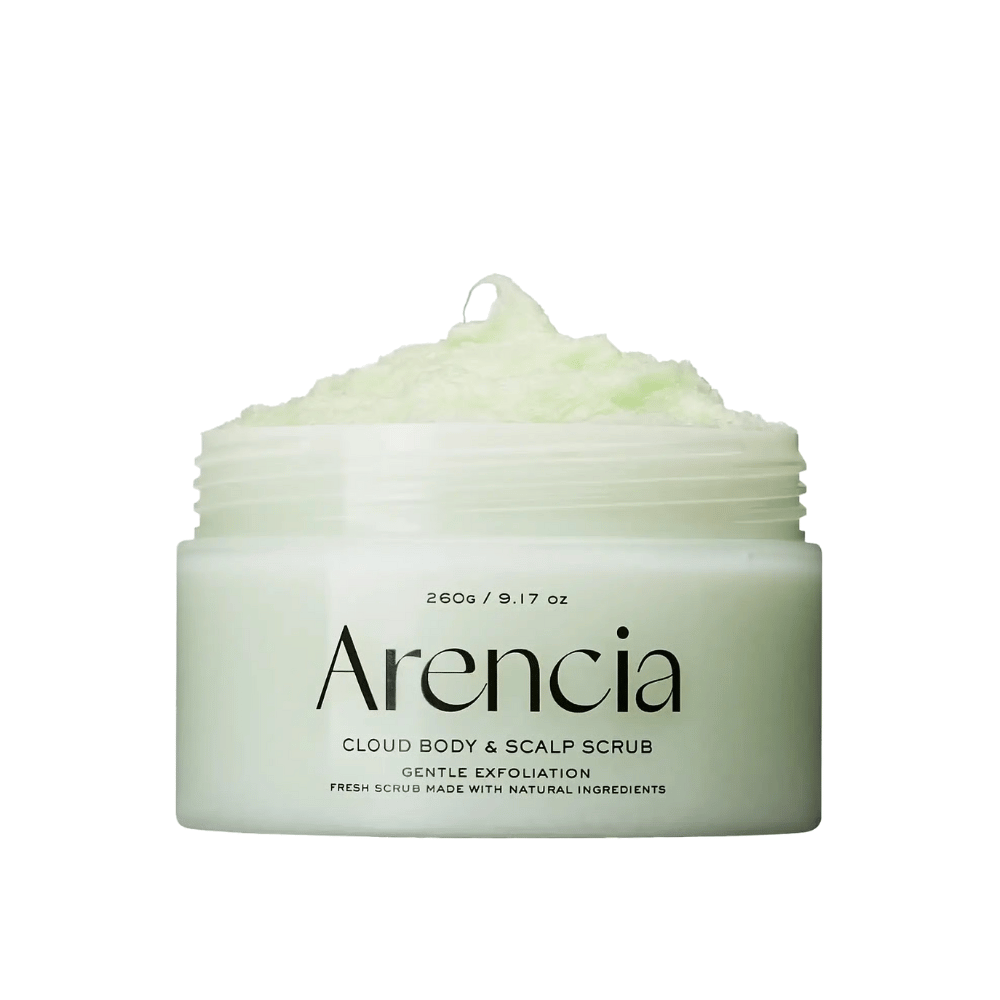 Arencia Fresh Cloud Body & Scalp Scrub i öppen burk på vit bakgrund. Krämig kroppsskrubb som exfolierar skonsamt, återfuktar huden och ger en mjuk, fräsch känsla.