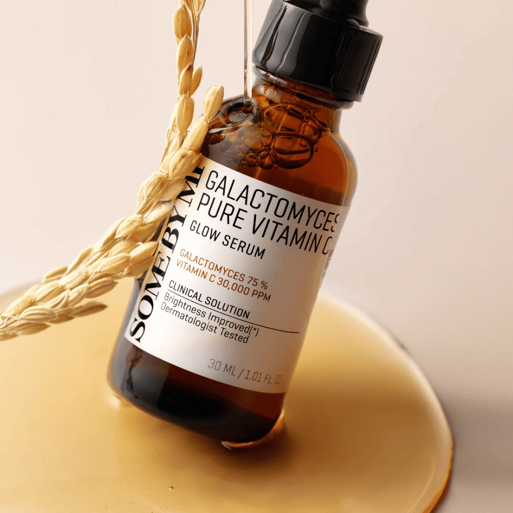 Some By Mi Galactomyces Pure Vitamin C Glow Serum är en kraftfull lösning för att förbättra hudens lyster och jämnhet. Med 75 % galactomyces-extrakt och 30 000 ppm vitamin C ger detta serum intensiv ljusning och återfuktning.