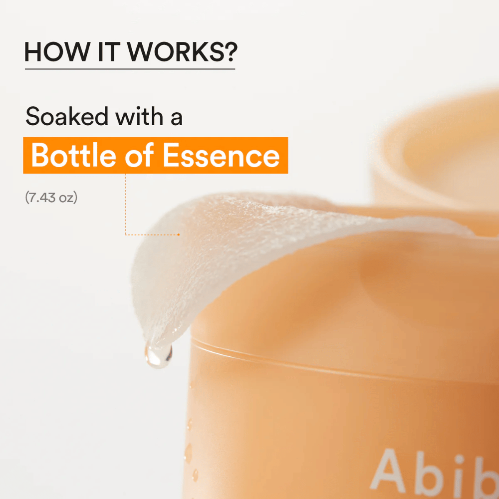 Närbild på återfuktande toner pad genomdränkt i essens från Abib Glutathiosome Dark Spot Pad Vita Touch.