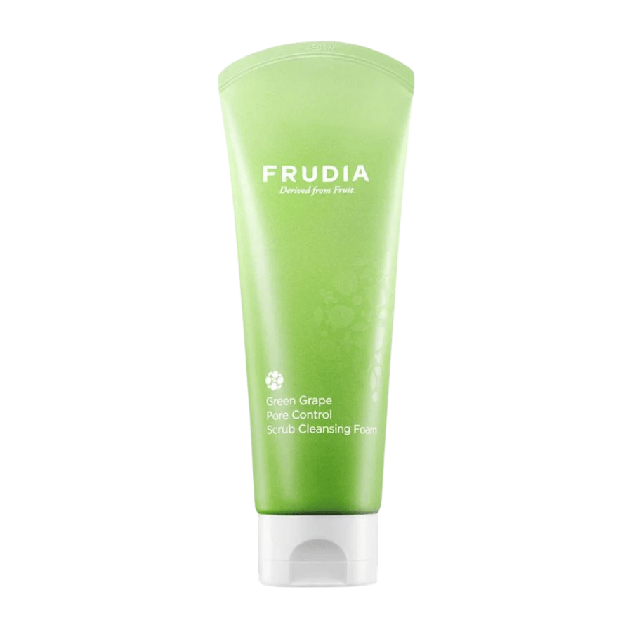 FRUDIA Green Grape Pore Control Scrub Cleansing Foam – porförminskande ansiktsrengöring med grönt druvextrakt som exfolierar skonsamt, rengör porer på djupet och balanserar talg för klarare hud.