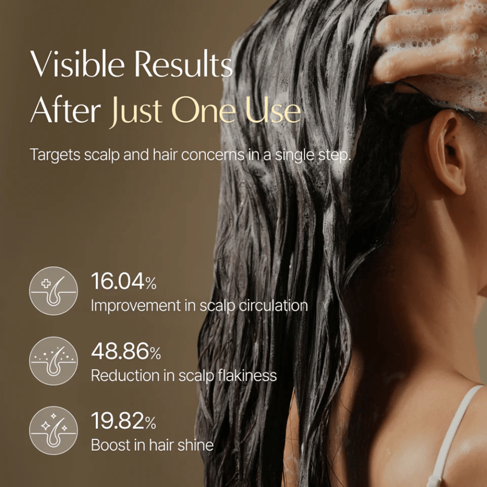LILYEVE Grow:Turn Exosome 3D Volume Brush Shampoo som masseras in i hårbotten med borstapplikator