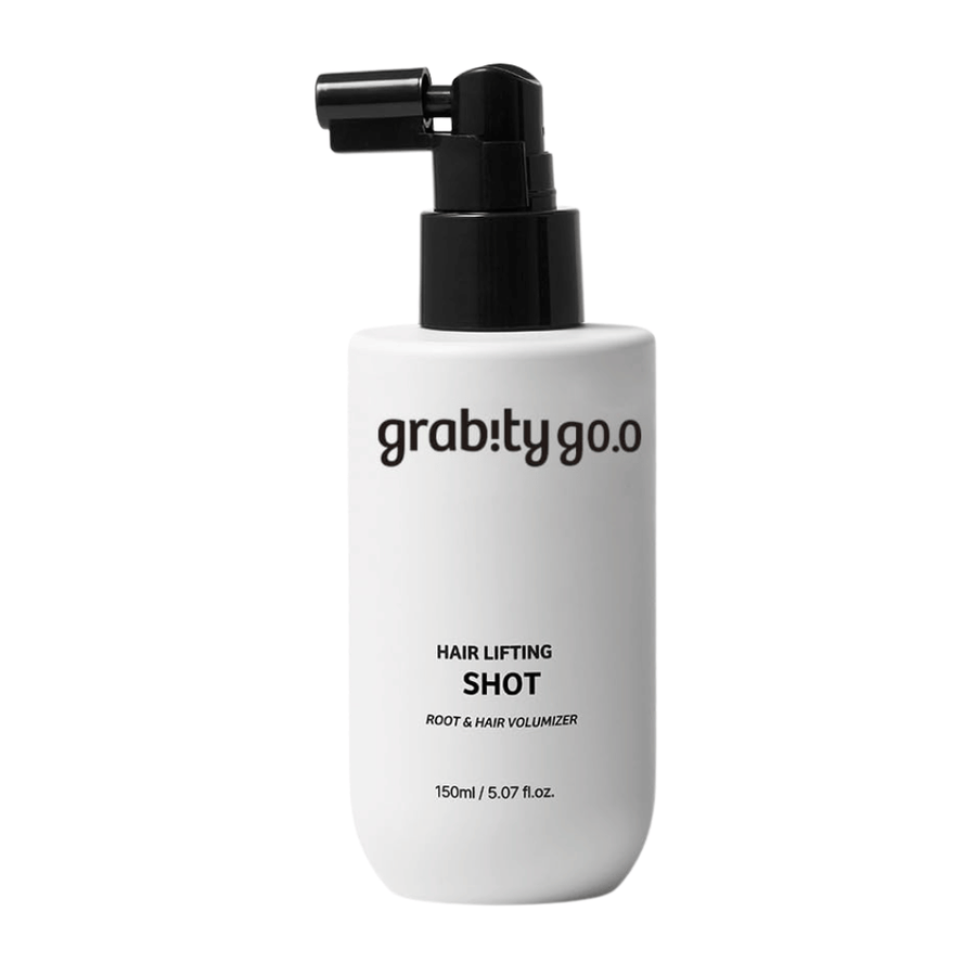 Grabity Hair Lifting Shot Root & Hair Volumizer i stilren vit sprayflaska. En volymgivande hårprodukt utvecklad för att lyfta hårrötterna, ge fylligare hår och underlätta styling.