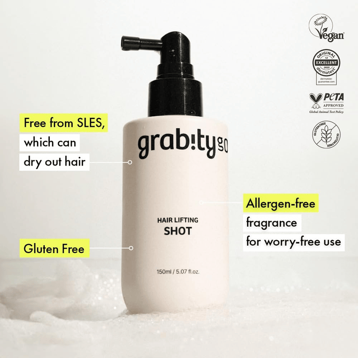 Grabity Hair Lifting Shot i vit sprayflaska med information om vegansk formula, PETA-godkännande, SLES-fri sammansättning, glutenfri formula och allergenfri doft för skonsam hårvård.