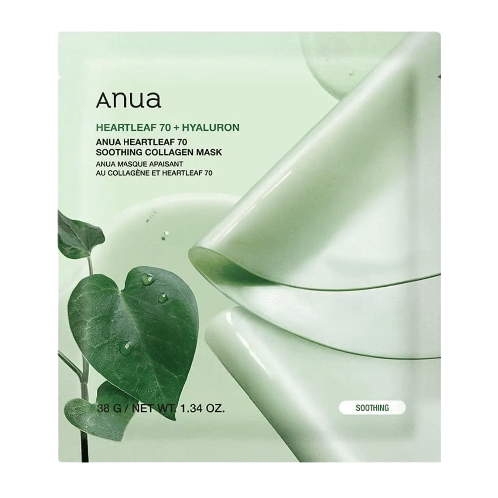 Ren produktbild av Anua Heartleaf 70 Soothing Collagen Mask. Förpackningen har en mjuk grön design som förmedlar lugnande och återfuktande egenskaper. Heartleaf-blad med vattendroppar förstärker produktens fokus på känslig hud, fuktbalans och vårdande ingredienser. Produkten marknadsförs som en lugnande kollagenmask med heartleaf och hyaluronsyra.