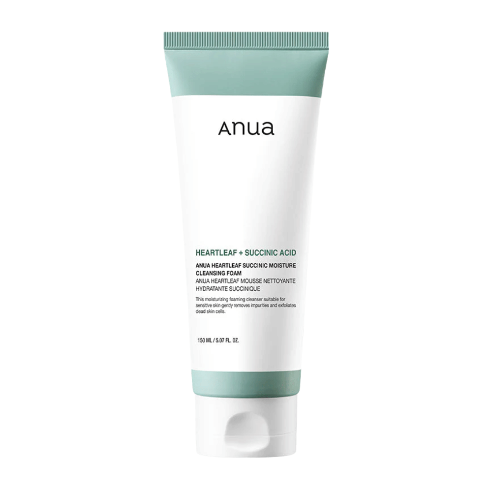 Frilagd produktbild mot neutral bakgrund som visar Anua Heartleaf + Succinic Acid Moisture Cleansing Foam i detalj. Bilden fokuserar på produktens förpackning, storlek och design för en tydlig produktpresentation.