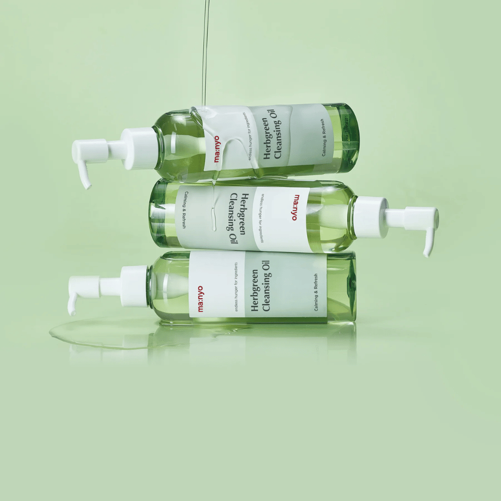 ma:nyo Herbgreen Cleansing Oil rengöringsolja i staplade flaskor, oljerengöring som löser makeup, solskydd och orenheter utan att torka ut huden
