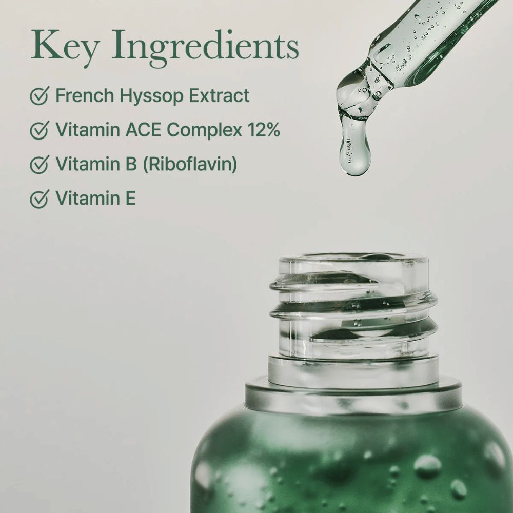 Närbild på serumflaska med pipett och text om nyckelingredienser som hyssop-extrakt, vitamin ACE-komplex och vitamin E.