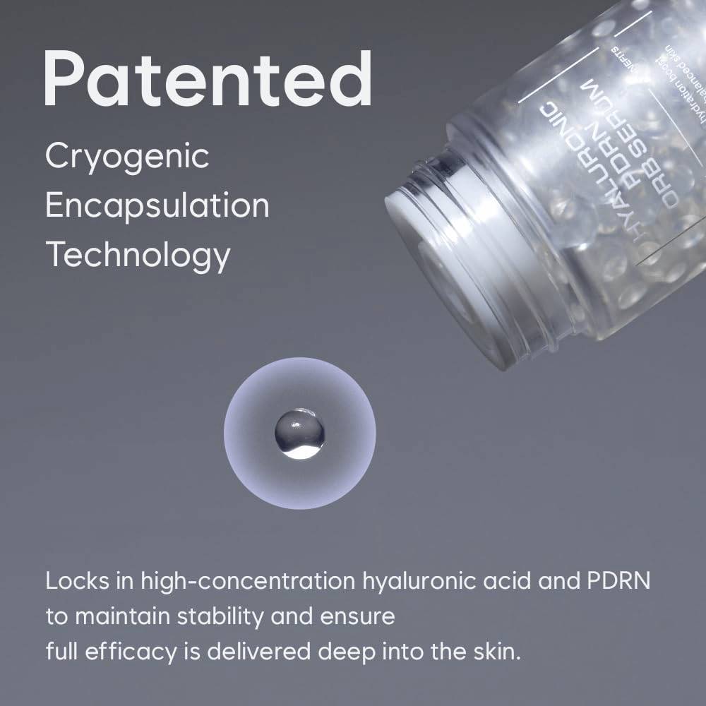 Illustration av HAUA Hyaluronic PDRN Orb Serum och dess patenterade kryogena inkapslingsteknik. En serumorb visas bredvid förpackningen för att framhäva teknologin bakom ingrediensinkapslingen.