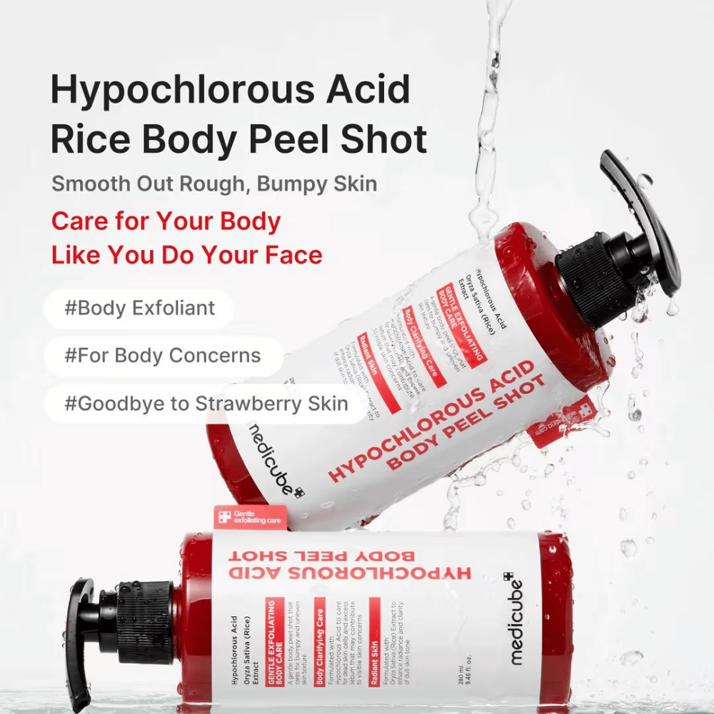 Kampanjbild för Medicube Hypochlorous Acid Body Peel Shot med vatteneffekt och fokus på kroppsexfoliering för jordgubbshud, ojämn hudstruktur och torra partier.