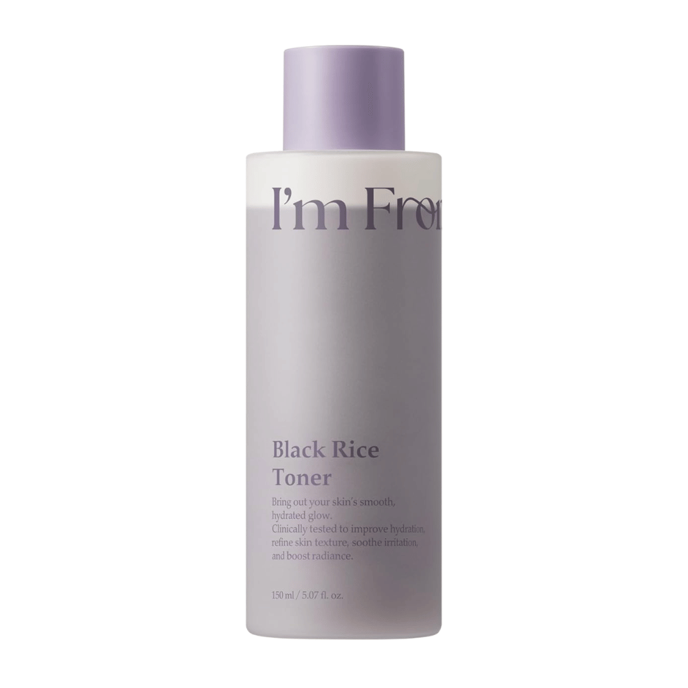 I'm From Black Rice Toner 150 ml, återfuktande ansiktsvatten med svart ris i en ljuslila flaska mot vit bakgrund.