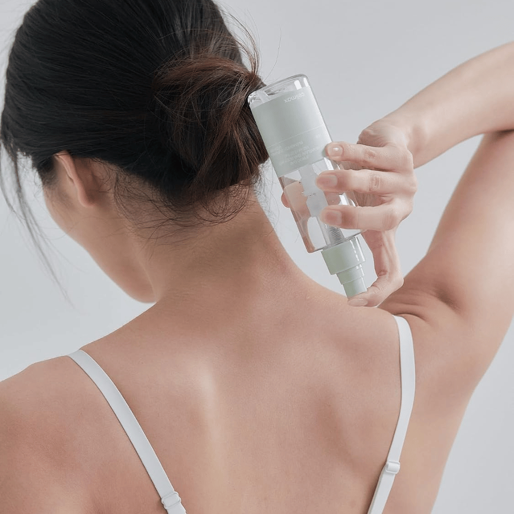 celimax Ji Woo Gae Heartleaf BHA Body Mist appliceras på rygg och nacke