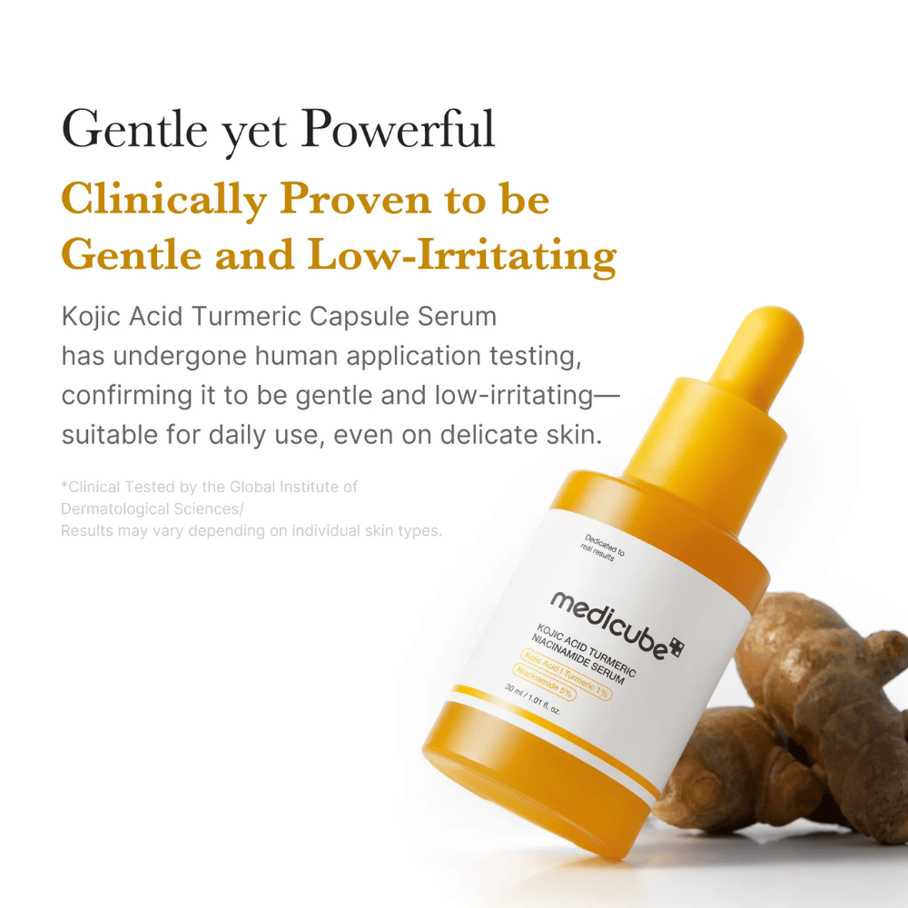 Informationsbild som lyfter fram serumets milda men effektiva formula. Produkten presenteras tillsammans med gurkmeja för att förstärka kopplingen till lugnande och antioxidant-rika ingredienser samt dess skonsamma egenskaper för daglig användning.