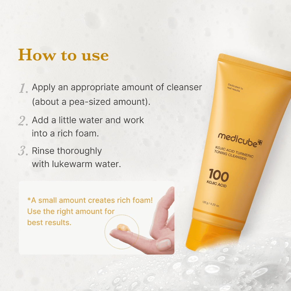 Medicube Kojic Acid Turmeric Toning Cleanser med bruksanvisning i tre steg. Gul rengöringstub och gel på fingertopp som visar dosering.