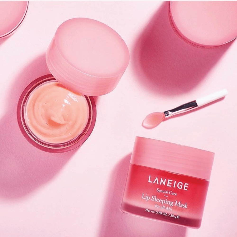K-beauty's Laneige's Lip Sleeping Mask Berry 20g på rosa bakgrund.