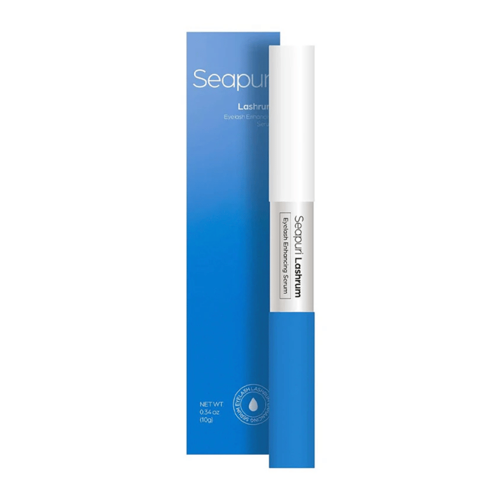 Produktbild av Seapuri Lashrum Eyelash Enhancing Serum med förpackning. Främjar längre, starkare och fylligare ögonfransar.