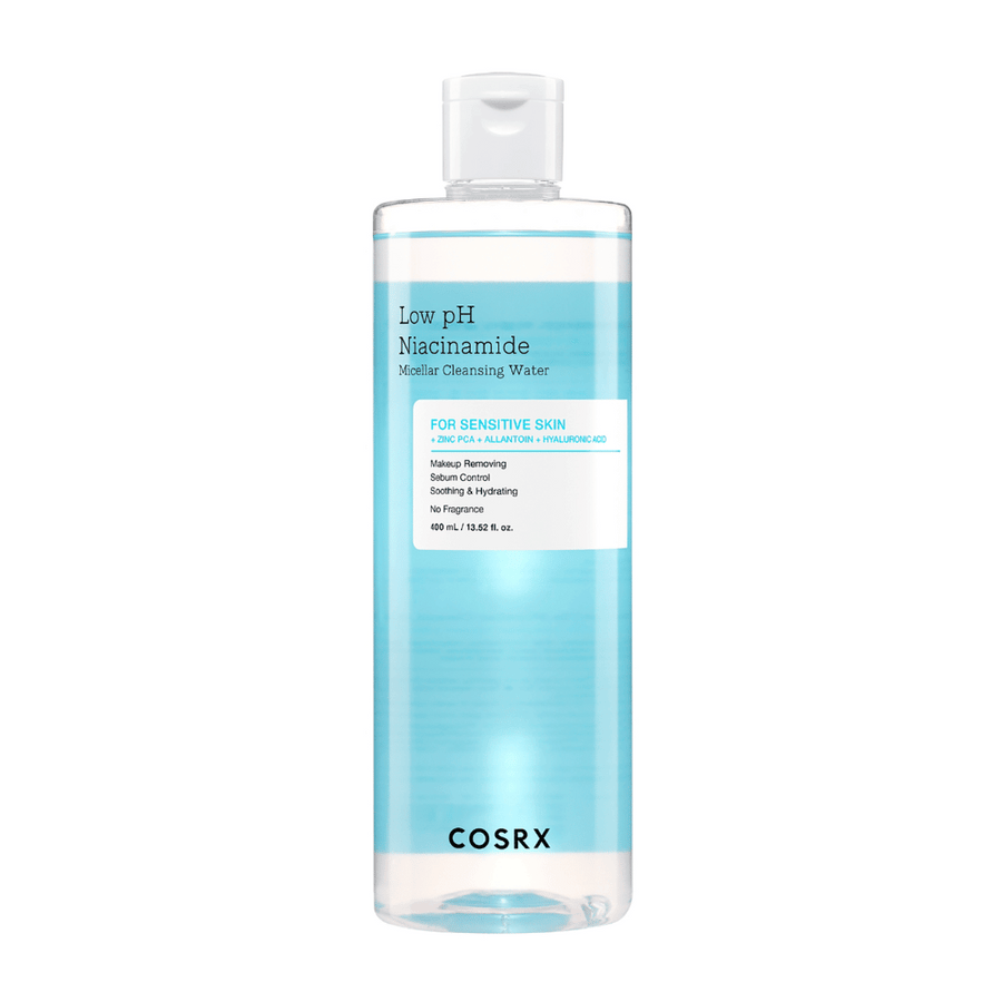 Flaska med COSRX Low pH Niacinamide Micellar Cleansing Water, avsedd för känslig hud.