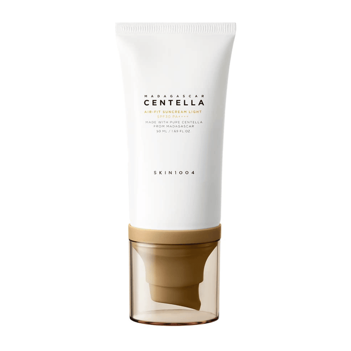 SKIN1004 Madagascar Centella Air-Fit Suncream Light SPF30 PA++++ – lätt solkräm med centella asiatica som skyddar huden, återfuktar och passar känslig hud.