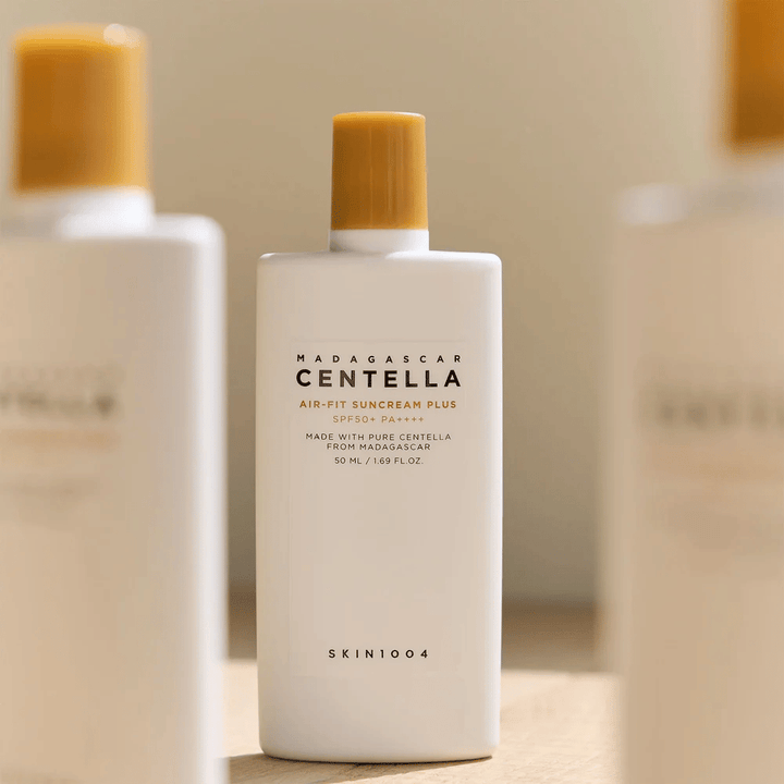 SKIN1004 Madagascar Centella Air-Fit Suncream Plus SPF50+ PA++++ solskydd med centella asiatica som skyddar huden mot UV-strålar och lugnar känslig hud