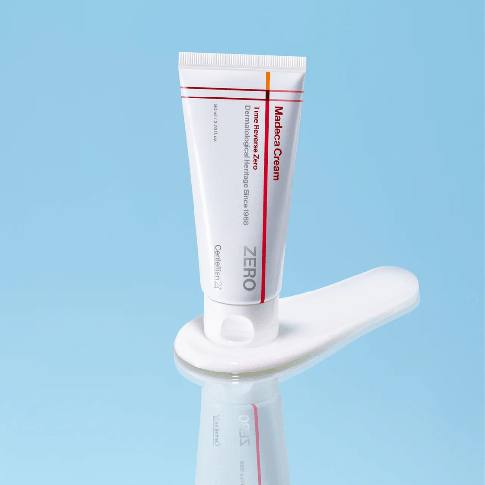 MADECA Cream Time Reverse Zero applicerad på krämtextur – mjuk och lätt ansiktskräm som absorberas snabbt och passar känslig och stressad hud.