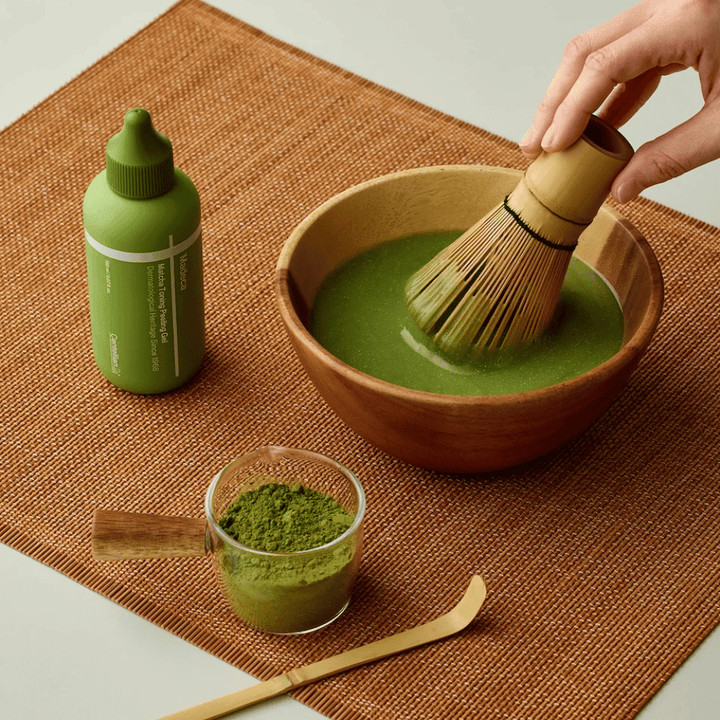 Centellian24 Madeca Matcha Toning Peeling Gel ingrediensbild – peeling gel inspirerad av matcha som hjälper till att rengöra huden, avlägsna döda hudceller och förbättra hudens lyster.