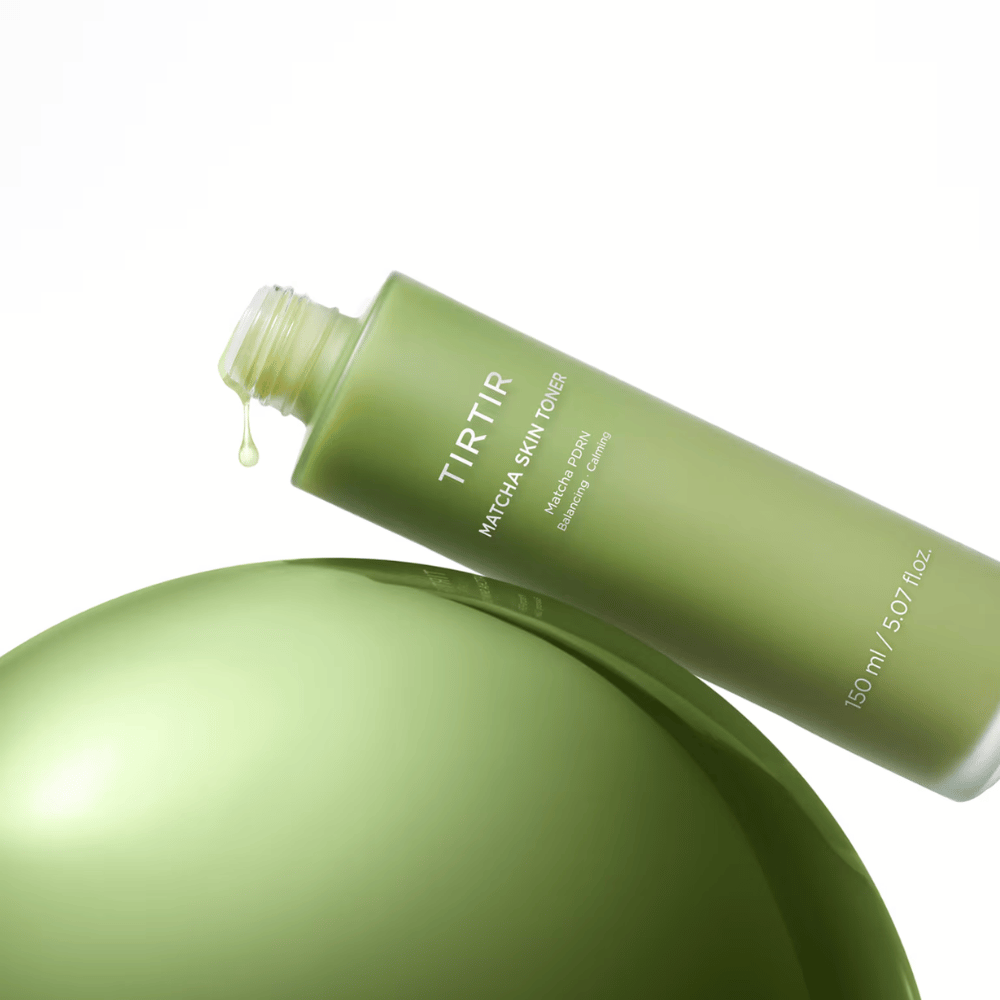 TIRTIR Matcha Skin Toner med matcha PDRN som balanserar huden, lugnar irritation och ger återfuktning för en frisk och jämn hudton.