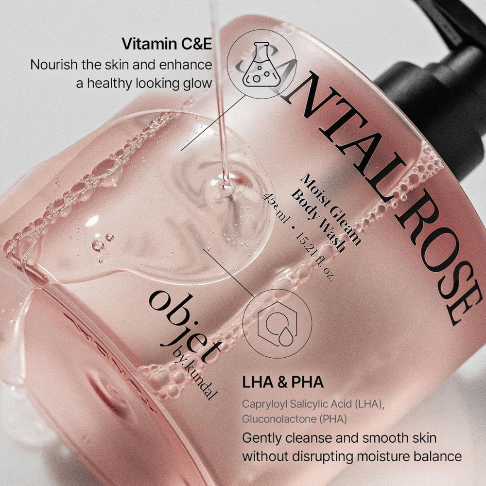 Objet by KUNDAL Santal Rose Moist Gleam Body Wash med vitamin C och E samt exfolierande LHA och PHA.