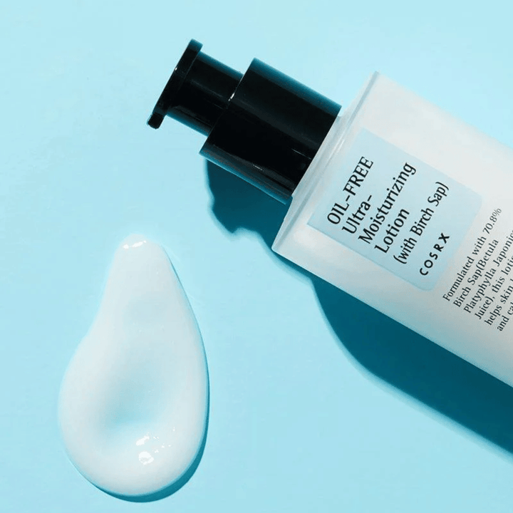 COSRX Oil-Free Ultra-Moisturizing Lotion med björksav krämig lätt konsistens som absorberas snabbt utan att kännas fet