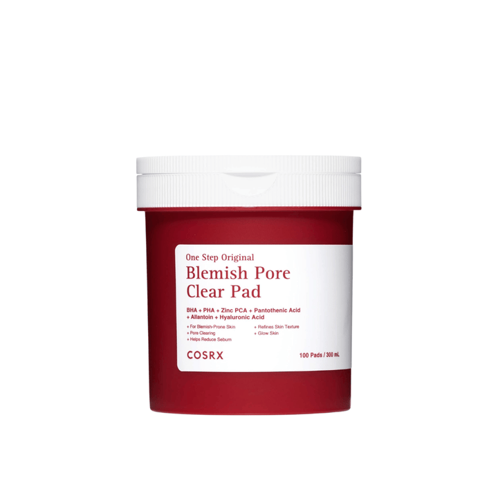 Frilagd produktbild av COSRX One Step Original Blemish Pore Clear Pad i röd och vit förpackning mot ljus bakgrund.